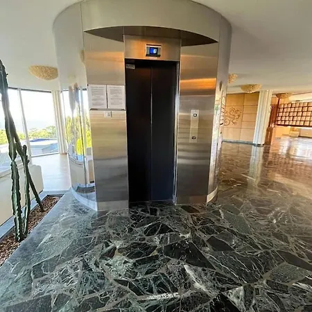 Apartment Dragonniere, Superbe 2p Vue Parc Et Piscine, Pres De Monaco *