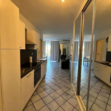 Apartment Dragonniere, Superbe 2p Vue Parc Et Piscine, Pres De Monaco